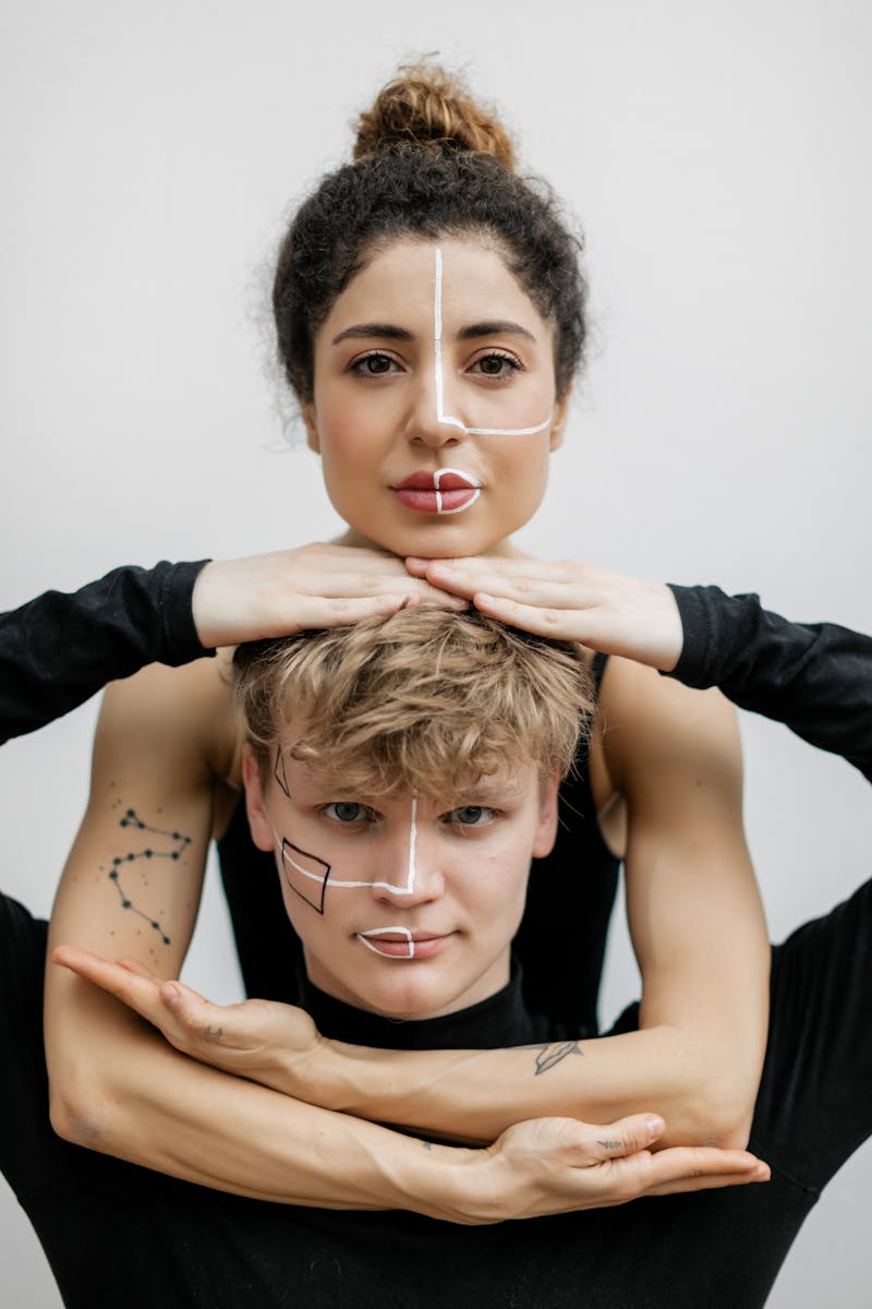 Traditionele en fijne lijntattoos: een fascinerende mix van erfgoed en moderne kunst