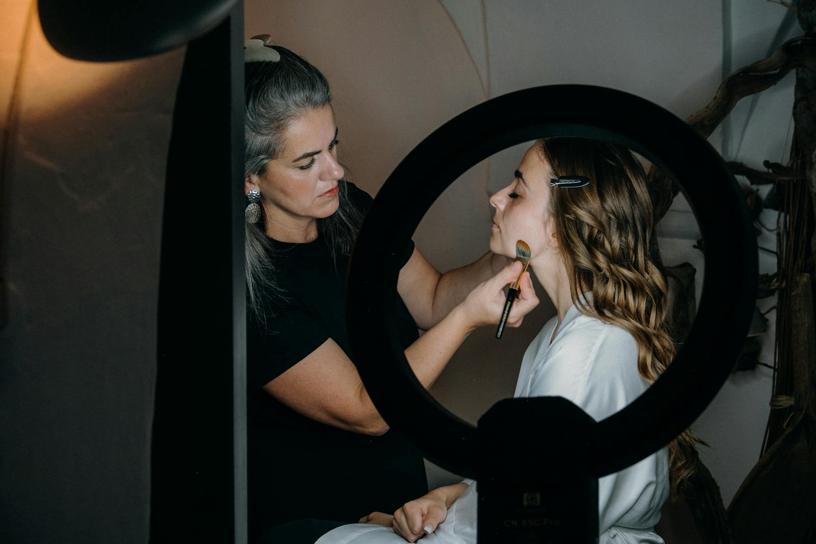Ontdek de Geheimen van de Perfecte Look met Top Visagisten en Hairstylisten in Utrecht